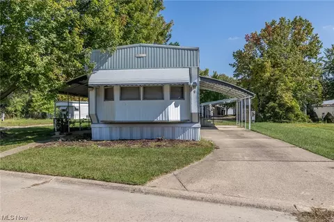 8 Michael Dr, Olmsted Twp, OH 44138