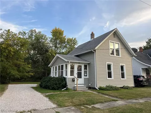 1418 W 10th St, Ashtabula, OH 44004 photo 1