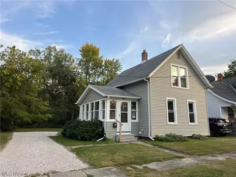 1418 W 10th St, Ashtabula, OH 44004