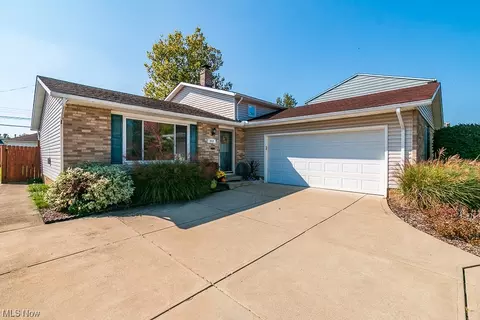 3313 King Richard Dr, Parma, OH 44134
