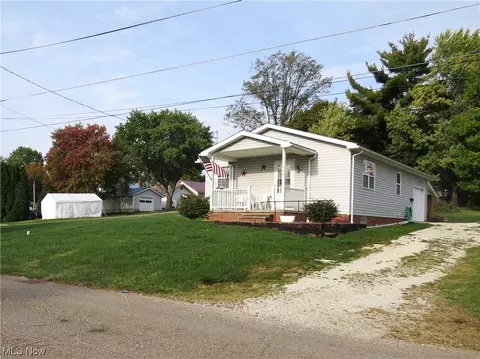 559 Sterling Ave NW, Carrollton, OH 44615