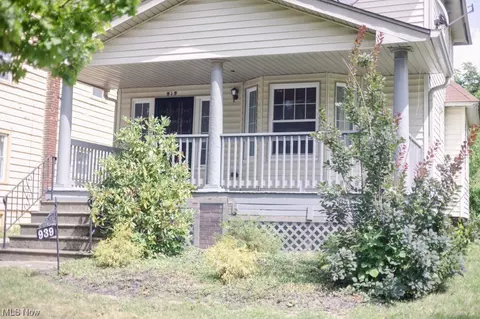 939 Greyton Rd, Cleveland Heights, OH 44112