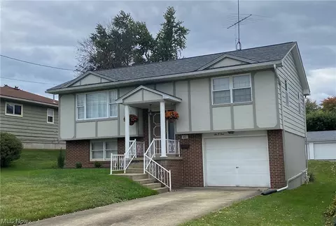 601 E Taggart St, East Palestine, OH 44413