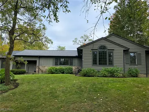 59 Lyndale Dr, Chagrin Falls, OH 44022