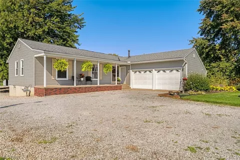 18390 Indian Hollow Rd, Grafton, OH 44044