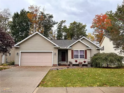 15136 Woodsong Dr, Middlefield, OH 44062