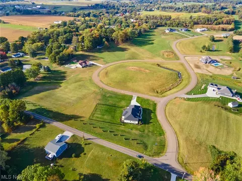 Evergreen Circle Ne, Hartville, OH 44632