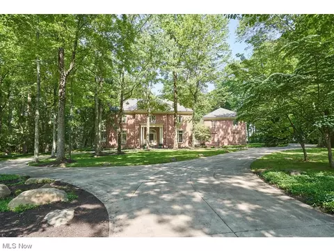 2020 Stockbridge Rd, Akron, OH 44313