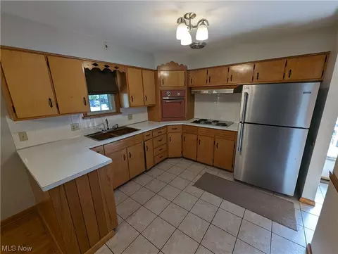32 Orchard Dr, Poland, OH 44514 photo 3