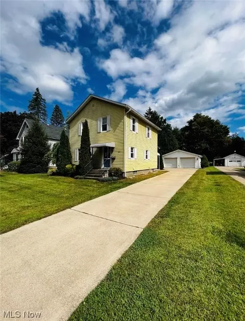 125 S Crowell Ave, Geneva, OH 44041