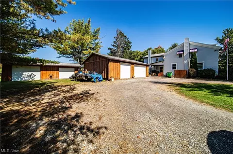 6863 Barrett Rd, Trumbull, OH 44041