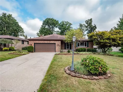 4681 Main Hill Dr, Seven Hills, OH 44131