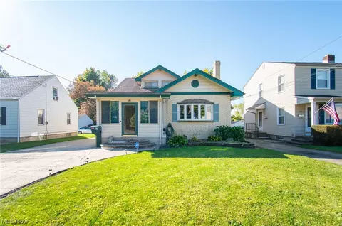 27 Terrace Dr, Youngstown, OH 44512