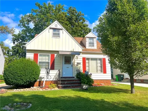 431 E 330th St, Willowick, OH 44095