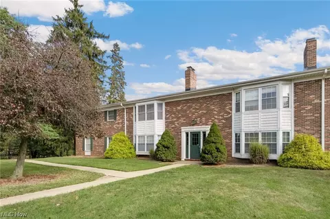 6995 Carriage Hill Dr #102, Brecksville, OH 44141