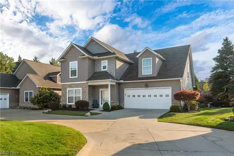 597 Cahoon Ledges Dr, Bay Village, OH 44140