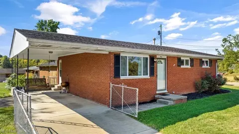 9 Fox Hill Ter #ADN, Parkersburg, WV 26104