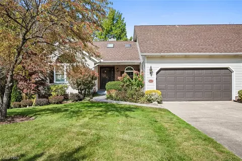 8421 Bartley Ln, Mentor, OH 44060