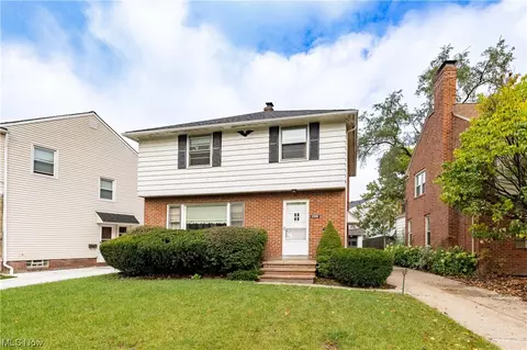 2388 Traymore Rd, University Heights, OH 44118