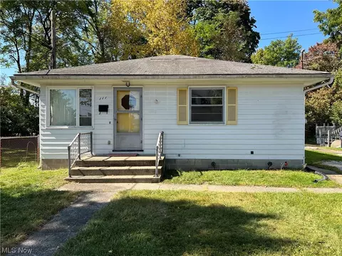 111 Avon Ct, Ravenna, OH 44266