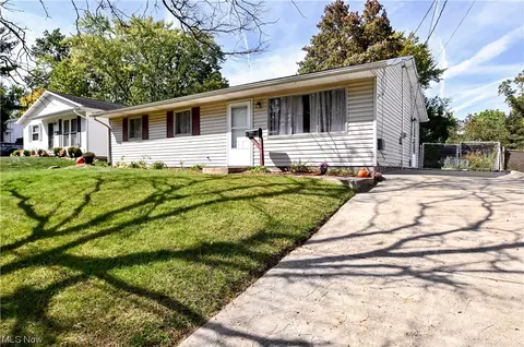 1090 Endicott Dr, Akron, OH 44313