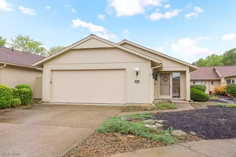 22149 Meadownorth Ct, Strongsville, OH 44149