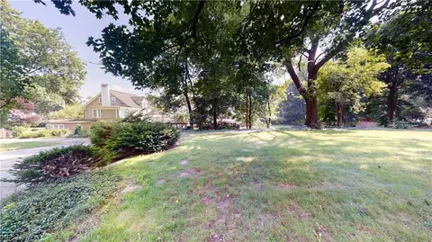 564 Merriman Rd, Akron, OH 44303