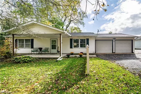 15910 Grove St, Middlefield, OH 44062