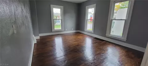 912 West Ave, Elyria, OH 44035 photo 2