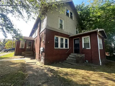 982-984 Amelia Ave, Akron, OH 44302