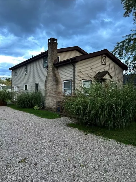 4940 Golfview Ave, Geneva, OH 44041