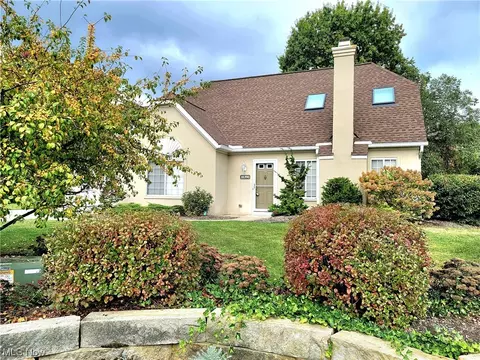 10390 N Pond Ln, Twinsburg, OH 44087