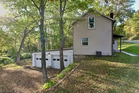 9018 Sandyville Rd, Mineral City, OH 44656