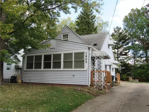 1829 6th St, Cuyahoga Falls, OH 44221