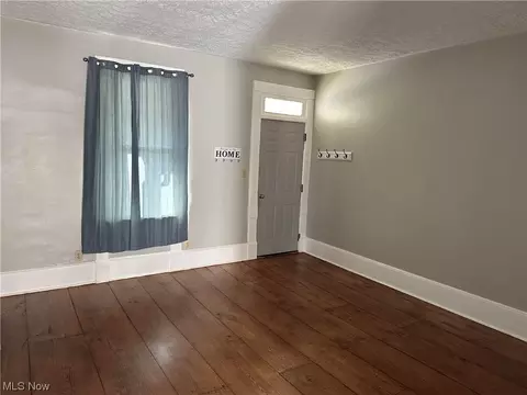 247 Franklin St, Barnesville, OH 43713 photo 4
