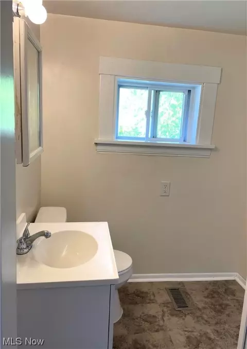 4910 Topper Ave, Ashtabula, OH 44004 photo 8