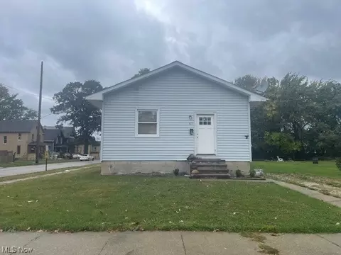 527 W 36th St, Ashtabula, OH 44004 photo 1
