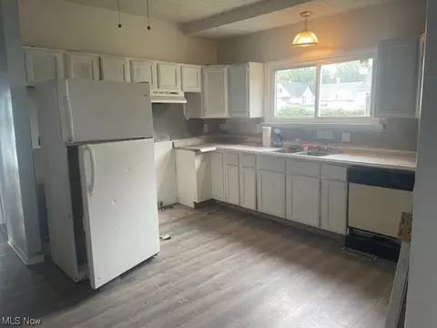 527 W 36th St, Ashtabula, OH 44004 photo 7