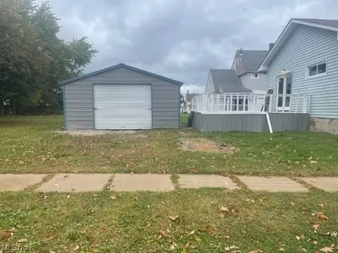 527 W 36th St, Ashtabula, OH 44004 photo 4