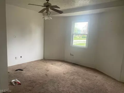527 W 36th St, Ashtabula, OH 44004 photo 8