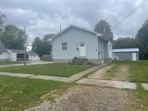 527 W 36th St, Ashtabula, OH 44004 photo 2
