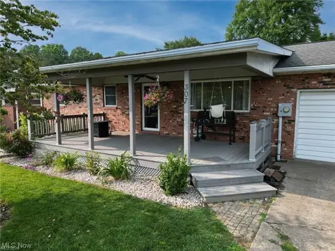 307 E 9th St, Williamstown, WV 26187 photo 5