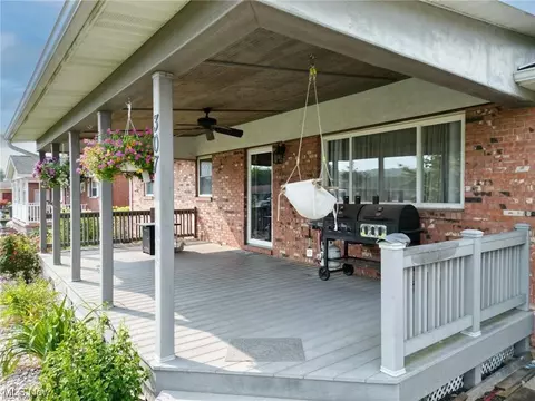 307 E 9th St, Williamstown, WV 26187 photo 2