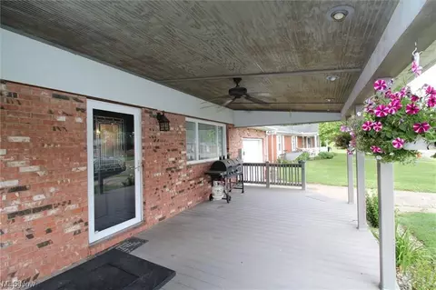 307 E 9th St, Williamstown, WV 26187 photo 3