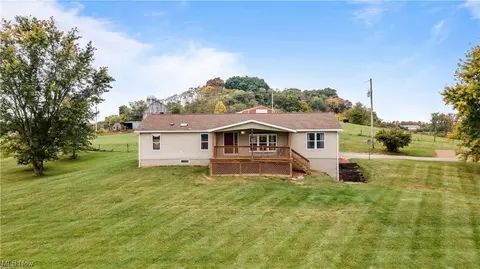 6057 Dana Rd SW, Sherrodsville, OH 44675