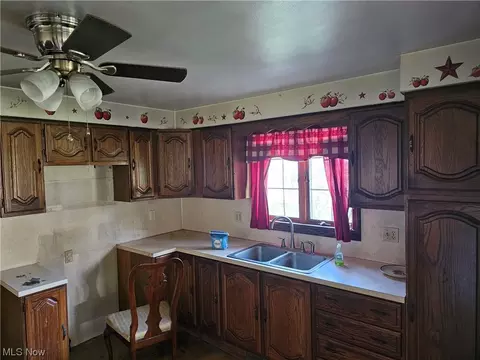 16064 W Pine Lake Rd, Beloit, OH 44609 photo 5