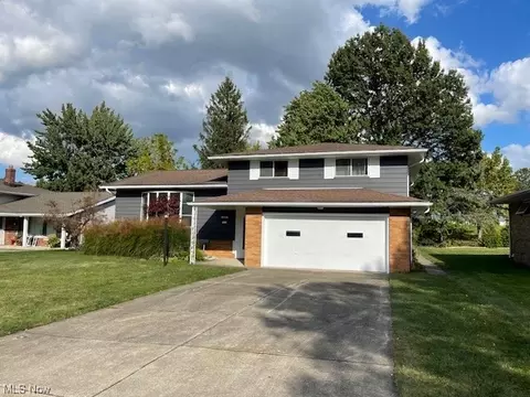 6987 Greenbriar Dr, Parma Heights, OH 44130