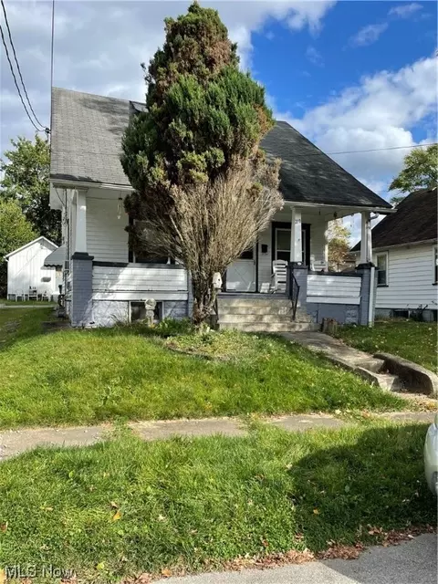 210 Perry St, Struthers, OH 44471