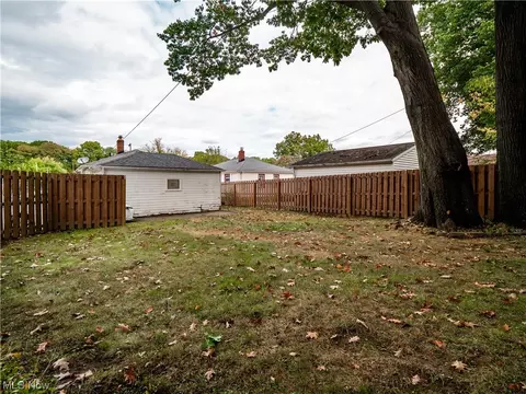 2829 Lucerne Ave, Parma, OH 44134 photo 16