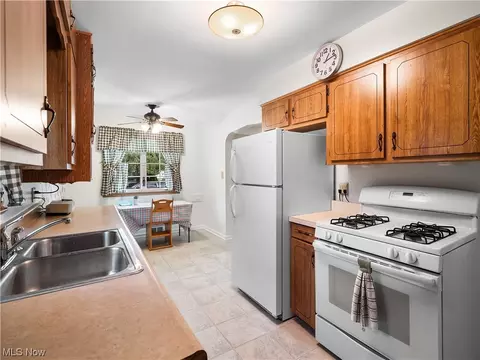 2829 Lucerne Ave, Parma, OH 44134 photo 6